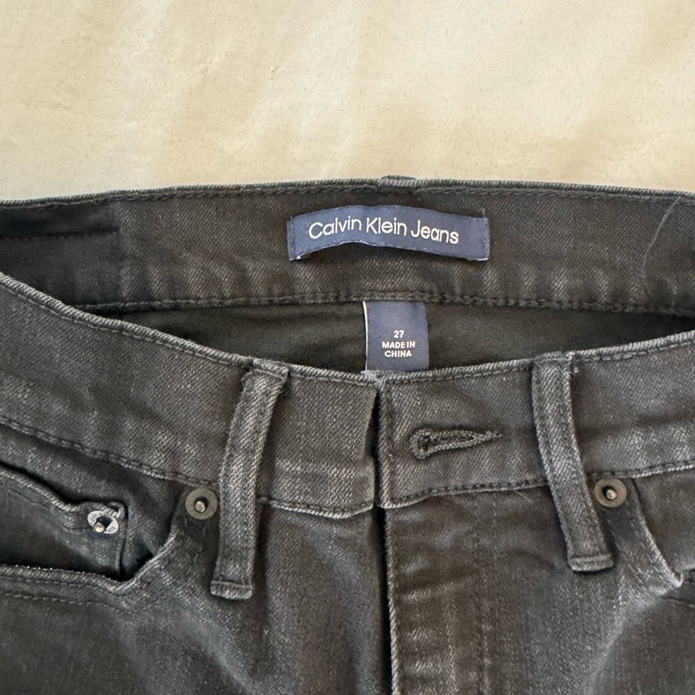 Calvin Klein Black Straight-Leg High-Rise Jeans - Size 27 - Picture 5 of 9